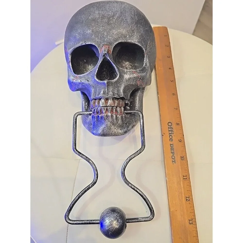 RESIN SKULL Door Knocker SILVER Gray Home WALL DECOR Dark Gothic Halloween New - Picture 2 of 6